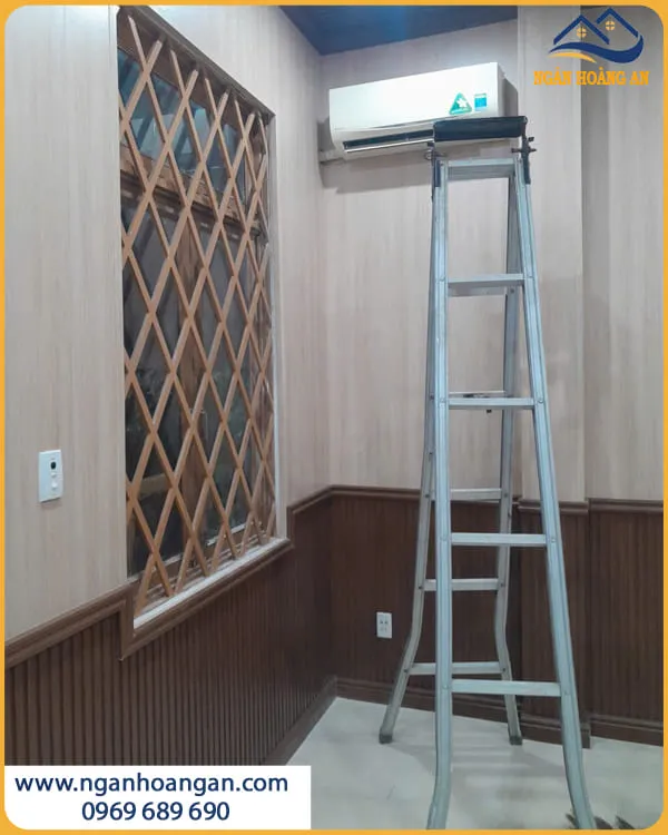 Ốp Tường Lam Sóng Iwood Cho Phòng Khách Tinh Tế  