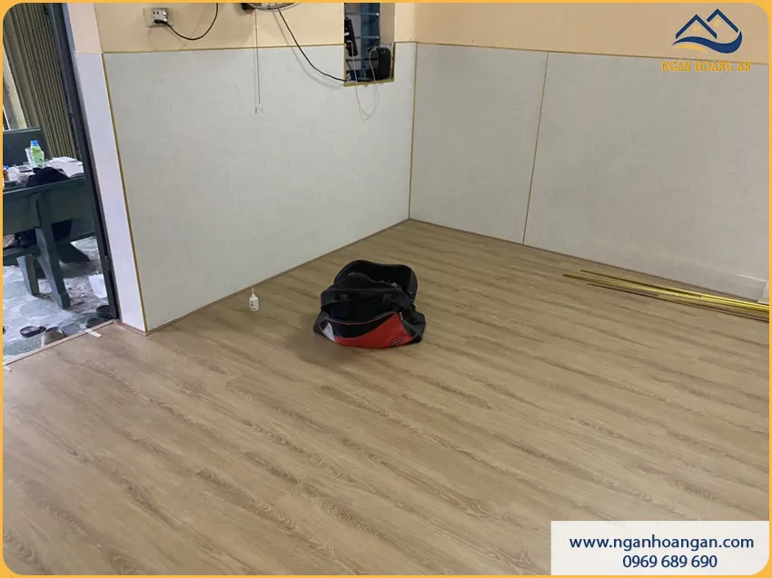 Ốp Tường Lamri Bằng PVC Giả Đá Cho Nhà Ở Bền Đẹp