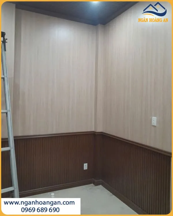 Ốp Tường Nhà Ở Bằng Lam Sóng Nano Iwood Hiện Đại  