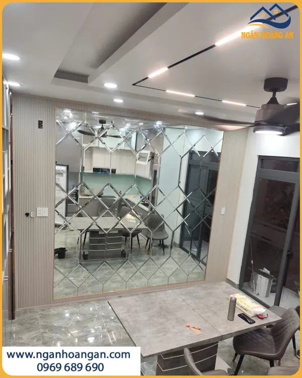 Ốp Tường Ốp Lam Sóng Than Tre Tạo Điểm Nhấn