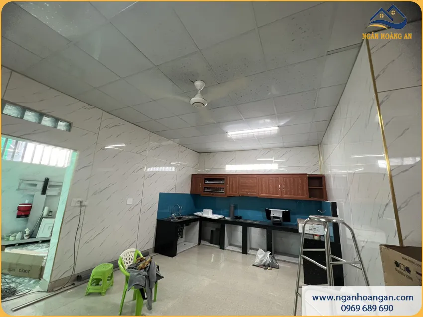 Ốp Tường Phòng Bếp Bằng PVC Giả Đá Chống Ẩm, Dễ Vệ Sinh