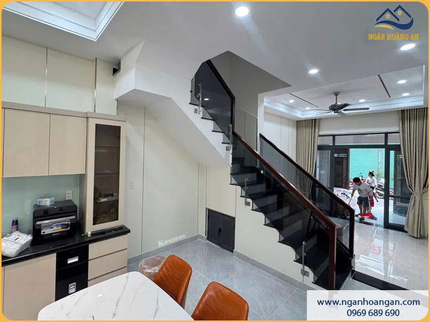 Ốp Tường Phòng Bếp Bằng Than Tre Tạo Điểm Nhấn Sang Trọng