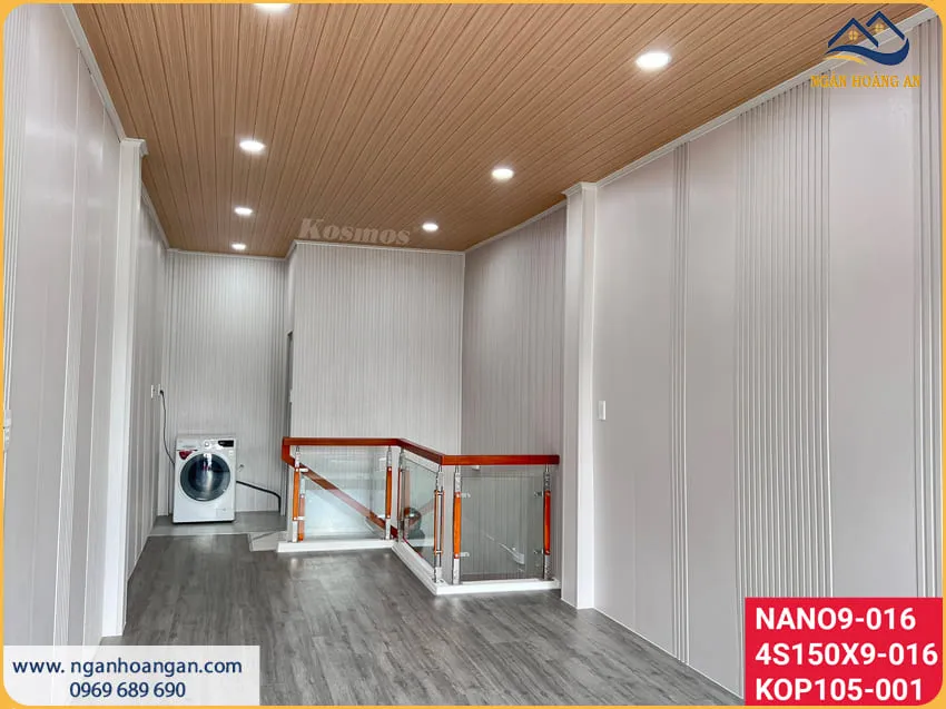 Ốp Tường Phòng Khách Bằng Lam Sóng Nhựa Giả Gỗ