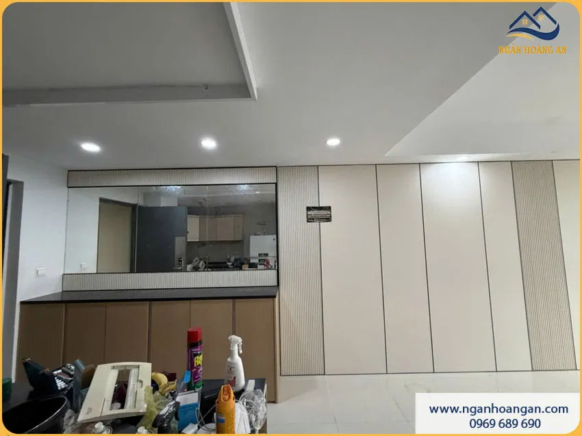 Ốp Tường Phòng Khách Bằng Lam Sóng Và Than Tre iWood CW-1
