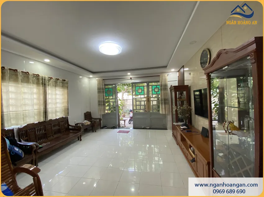 Ốp Tường Phòng Khách Bằng PVC Dễ Vệ Sinh