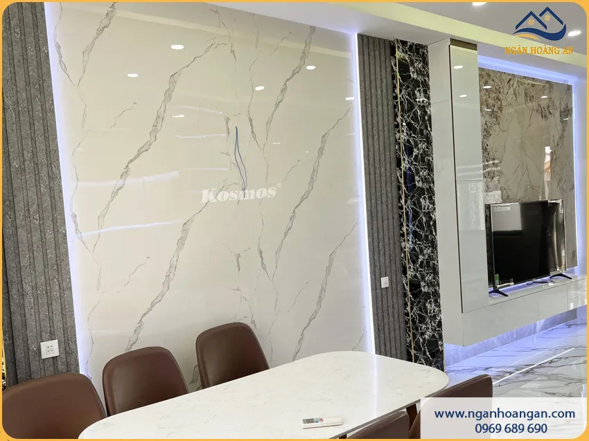 Ốp Tường PVC Giả Đá Cho Phòng Khách Hạn Chế Ẩm Mốc
