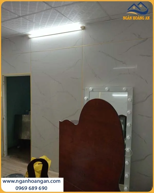 Thi Công Tấm PVC Giả Đá VD2623 Hobiwood Cho Phòng Ngủ Thi Công Tấm PVC Giả Đá VD2623 Hobiwood Cho Phòng Ngủ