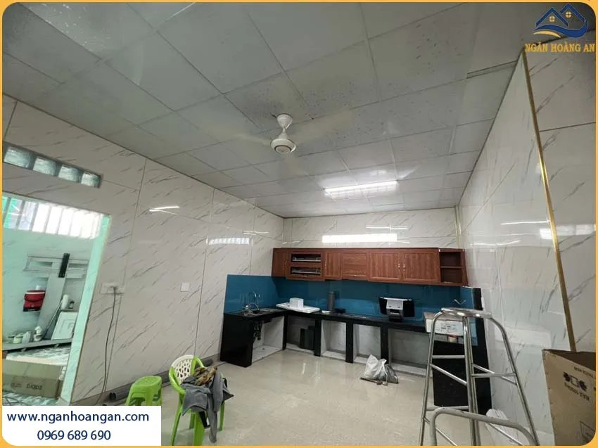 Thi Công Ốp Tường PVC Giả Đá Kosmos PVC2007 Tạo Nên Sự Sang Trọng