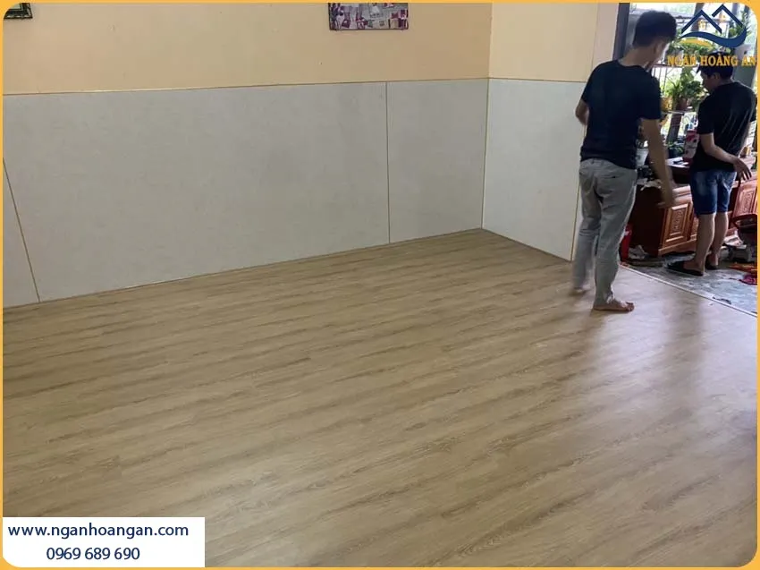 Thi Công Ốp Tường Tấm PVC Nhựa Giả Đá Chắc Chắn Cho Không Gian