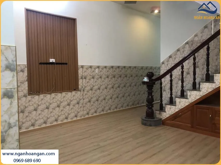 Phòng Khách Được Ốp Tường Lamri Bằng Tấm Nhựa PVC Giả Đá Đẹp Và Thu Hút