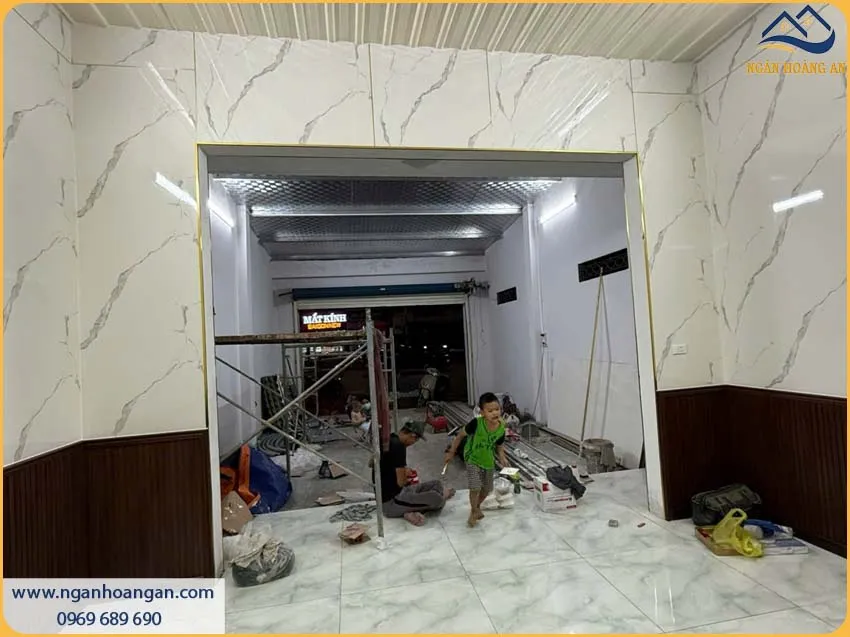 Ốp Tường Lamri Lam Sóng iWood Tạo Điểm Nhấn Cho Không Gian Sống