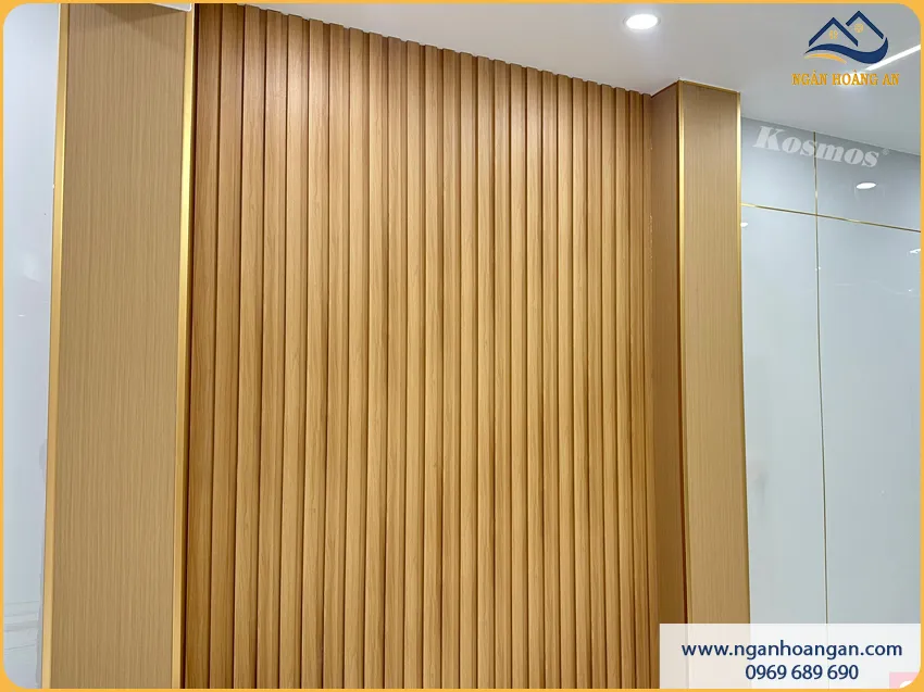 Ốp Tường Trang Trí Nhà Ở Bằng Lam Sóng Dễ Lau Chùi