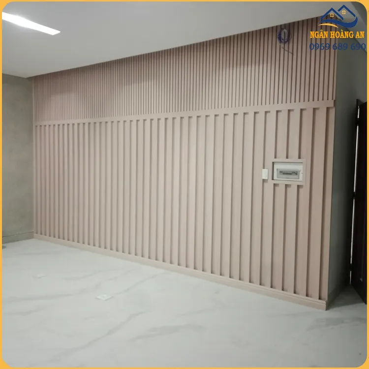 Ốp Tường Văn Phòng Bằng Lam Sóng Đẹp Sang Trọng Hiện Đại