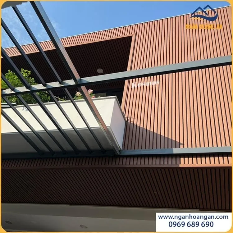 Ốp Vách Nhà Bằng Lam Sóng Gỗ Nhựa Ngoài Trời Chống Mối Mọt, Bền Lâu Ốp Vách Nhà Bằng Lam Sóng Gỗ Nhựa Ngoài Trời Chống Mối Mọt, Bền Lâu