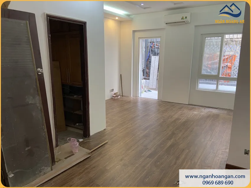 Phòng Khách Lát Sàn Gỗ Công Nghiệp Tăng Độ Bền Sử Dụng
