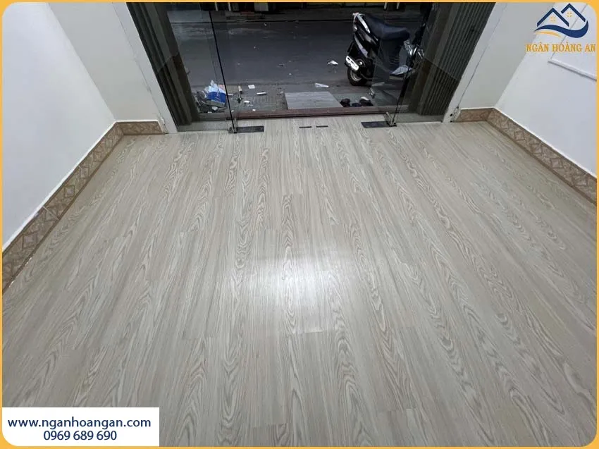 Phòng Khách Lát Sàn Nhựa Dán Keo Giảm Trơn Trượt
