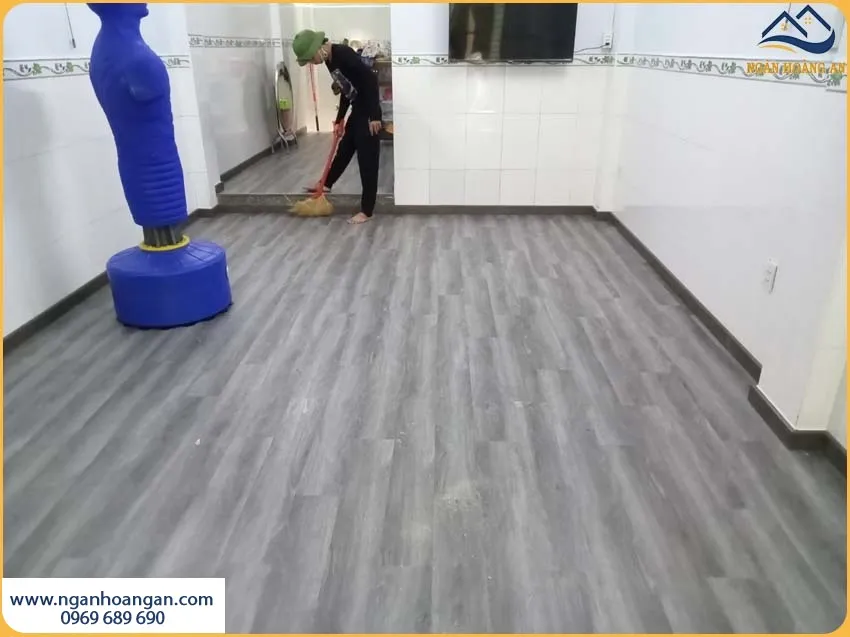 Phòng Khách Lát Sàn Nhựa Dán Keo Tăng Độ Bền Sử Dụng