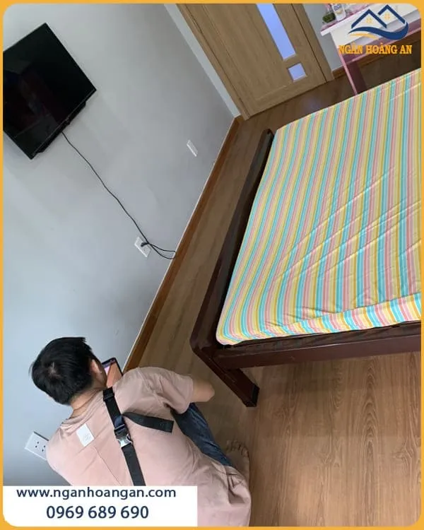 Phòng Ngủ Ấm Cúng Với Sàn Nhựa Hèm Khoá