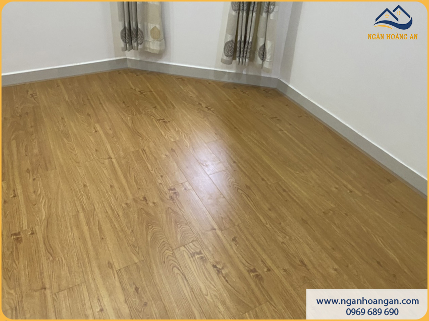Phòng Ngủ Lát Sàn Gỗ Công Nghiệp Dễ Bảo Dưỡng