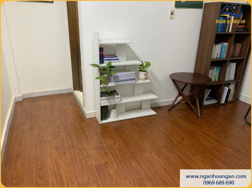 Phòng Ngủ Lát Sàn Gỗ Công Nghiệp Giảm Trơn Trượt