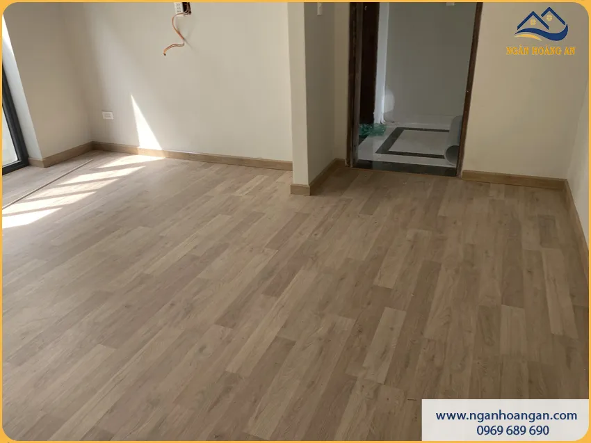 Phòng Ngủ Lát Sàn Gỗ Công Nghiệp Giảm Trơn Trượt