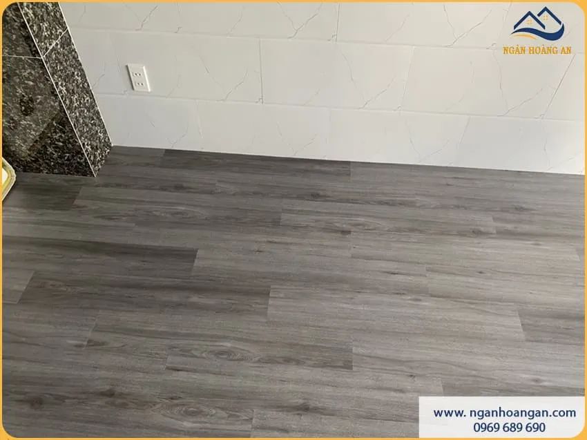 Thi Công Sàn Nhựa Dán Keo Giá Rẻ Chất Lượng