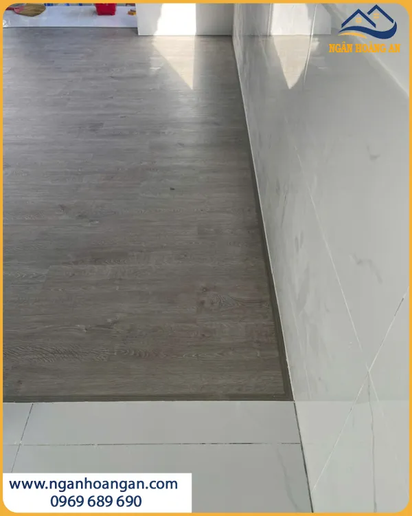 Sàn Đá Công Nghệ Royal Crystal CRFW110-1 Nhà Ở Cao Cấp