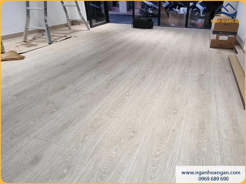 Sàn Gỗ Công Nghiệp Cho Phòng Khách Đi Lại Êm Chân