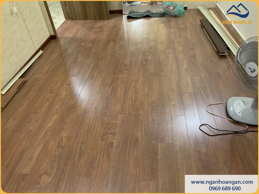Sàn Gỗ Công Nghiệp Lát Phòng Ngủ Bền Bỉ Theo Thời Gian