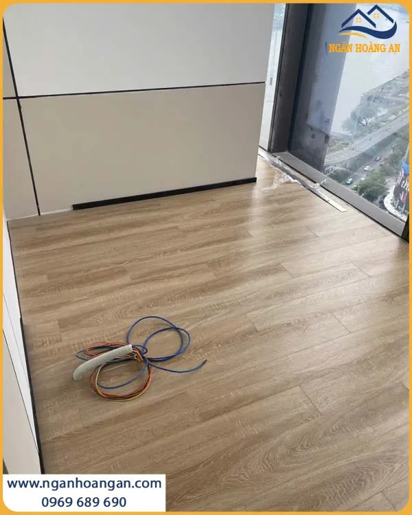 Sàn Văn Phòng Được Lót Sàn Gỗ Công Nghiệp Morser An Toàn Sức Khỏe