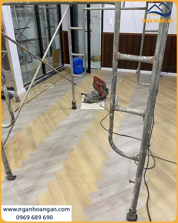 Ngân Hoàng An Là Đại Lý Thi Công Sàn Gỗ Xương Cá Charmwood Uy Tín TPHCM