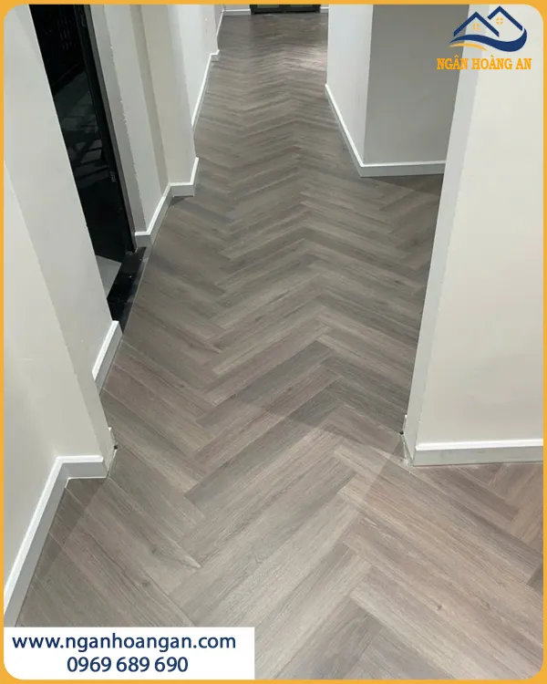 Sàn Gỗ Xương Cá Charmwood D3411 Dễ Dàng Vệ Sinh Hằng Ngày