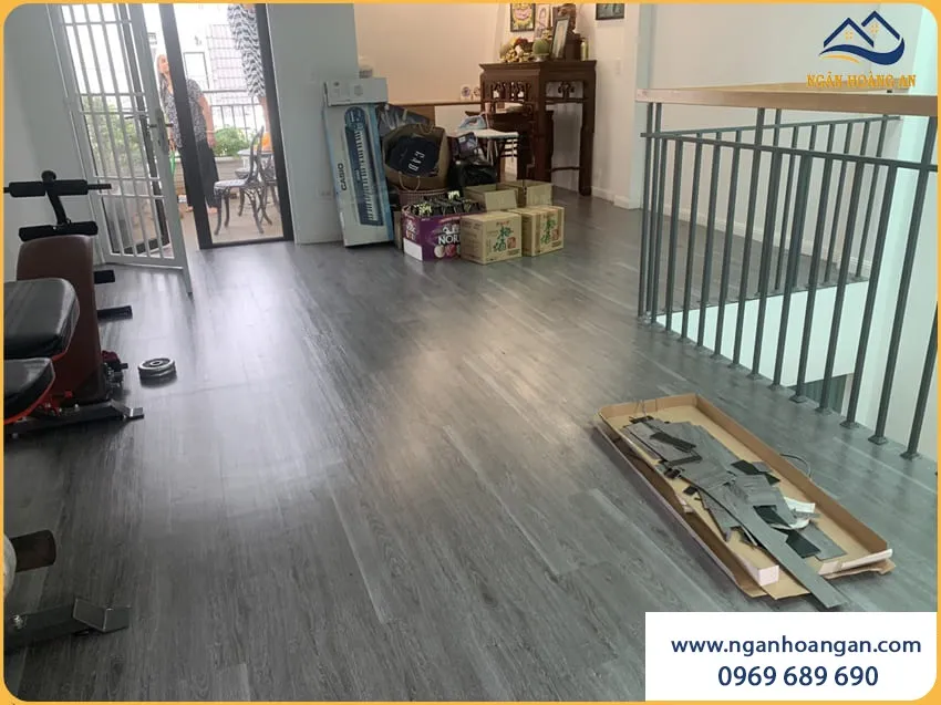 Sàn Nhựa Dán Keo Cho Tổ Ấm Thêm Gọn Gàng Sàn Nhựa Dán Keo Cho Tổ Ấm Thêm Gọn Gàng