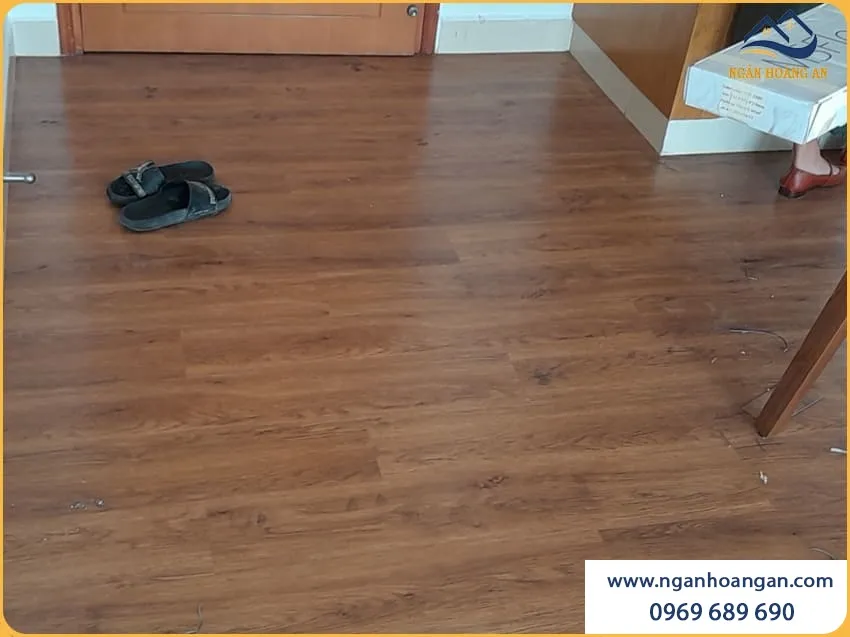 Sàn Nhựa Dán Keo Cho Tổ Ấm Thêm Gọn Gàng