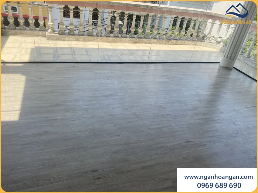 Sàn Nhựa Dán Keo Cho Tổ Ấm Thêm Gọn Gàng