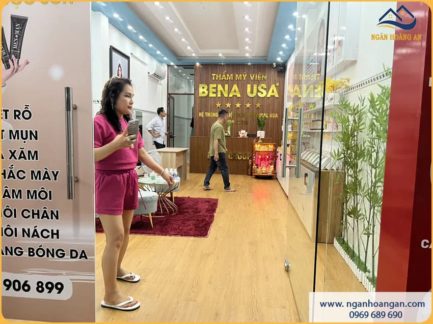 Sàn Nhựa Dán Keo Chống Trơn Trượt Phù Hợp Cho Cửa Hàng Sàn Nhựa Dán Keo Chống Trơn Trượt Phù Hợp Cho Cửa Hàng