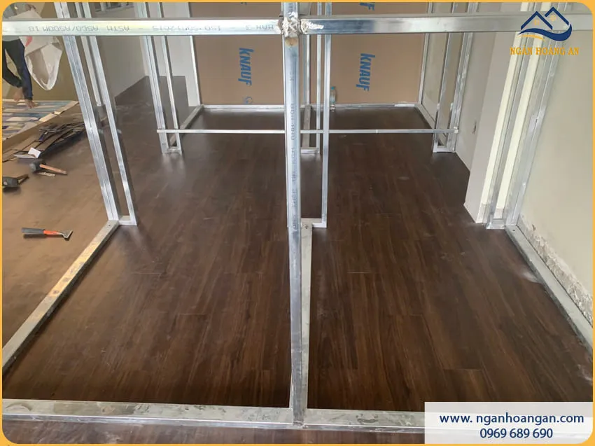 Sàn Nhựa Dán Keo Giải Pháp Lát Sàn Tiết Kiệm
