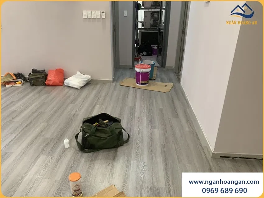 Sàn Nhựa Dán Keo – Giải Pháp Sạch Đẹp Cho Căn Hộ