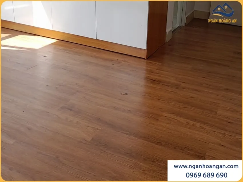 Sàn Nhựa Dán Keo – Giải Pháp Sạch Đẹp Cho Mọi Nhà