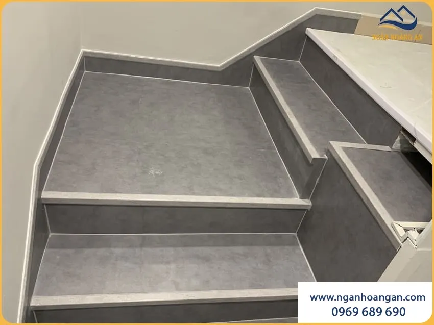Sàn Nhựa Dán Keo – Giải Pháp Thẩm Mỹ Và Tiết Kiệm 