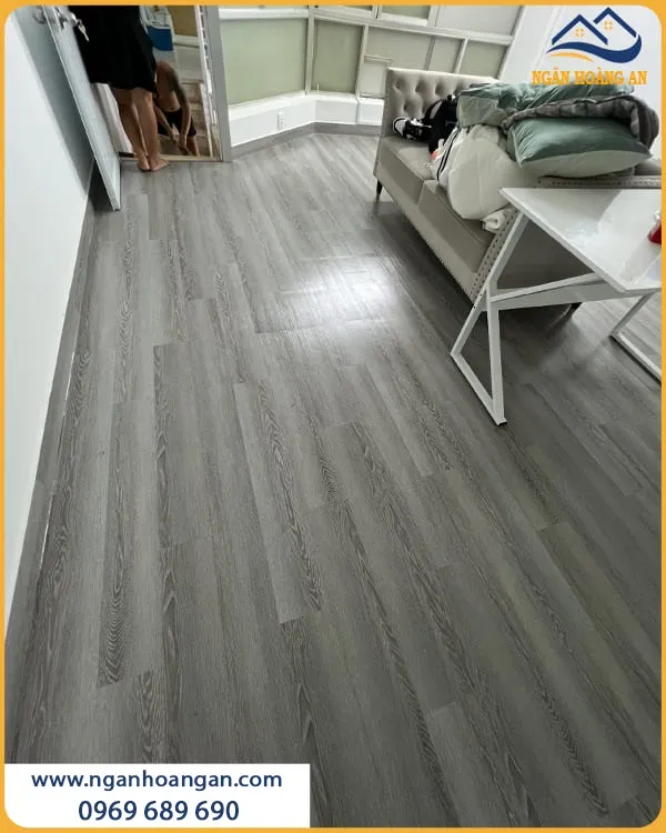 Sàn Nhựa Dán Keo Làm Mới Không Gian Căn Hộ