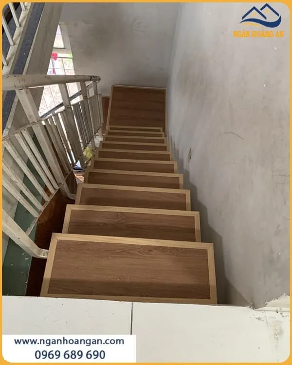 Sàn Nhựa Glotex Lát Bậc Cầu Thang Đẹp