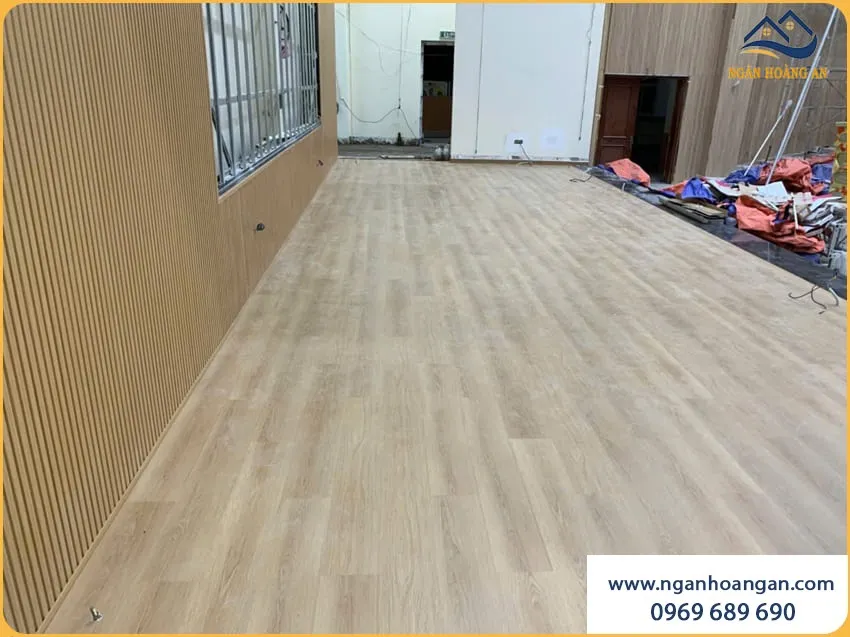 Sàn Nhựa Hèm Khoá Bền Đẹp Cho Sân Khấu Biểu Diễn