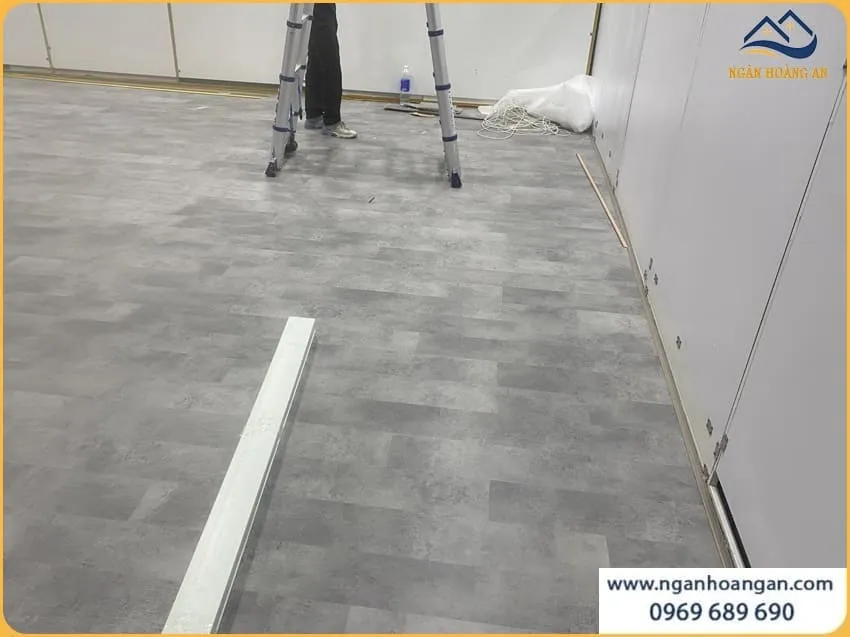 Lót Sàn Nhựa Hèm Khoá Glotex US109 Cho Cửa Hàng 
