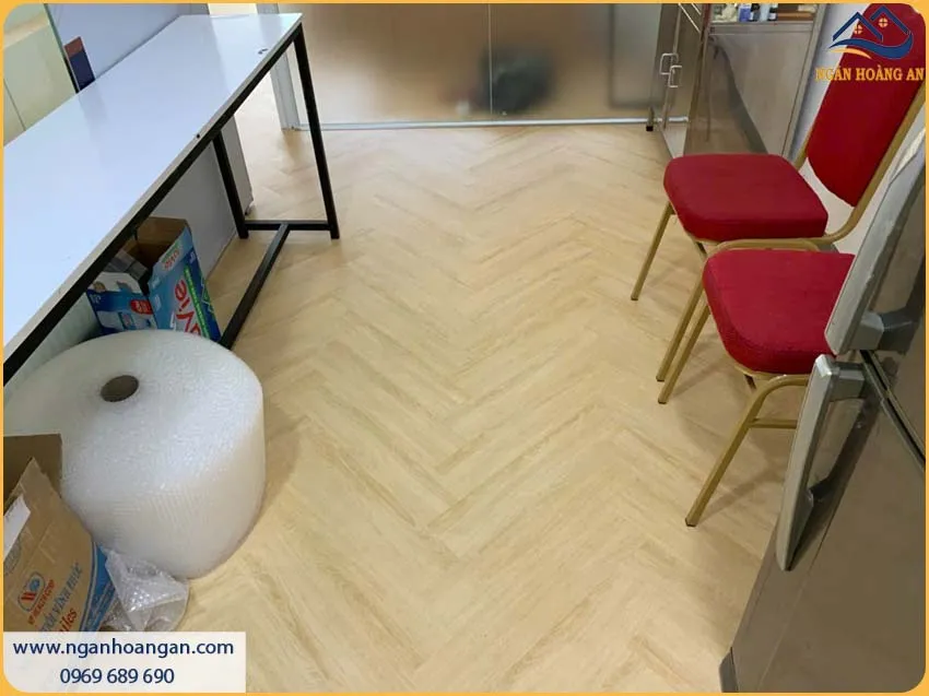 Khách Hàng Hài Lòng Tuyệt Đối Sau Khi Thi Công Sàn Nhựa Hèm Khóa THFLoor Khách Hàng Hài Lòng Tuyệt Đối Sau Khi Thi Công Sàn Nhựa Hèm Khóa THFLoor