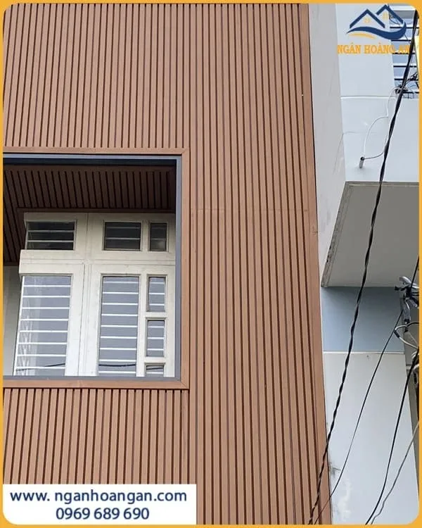 Tấm Lam Sóng Ngoài Trời Kosmos Light Wood Ốp Mặt Tiền Nhà Tấm Lam Sóng Ngoài Trời Kosmos Light Wood Ốp Mặt Tiền Nhà