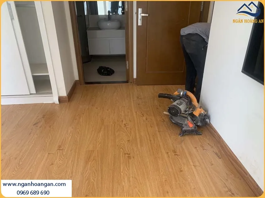 Phòng Khách Được Thi Công Sàn Gỗ Công Nghiệp Wilson Đẹp Và Thu Hút