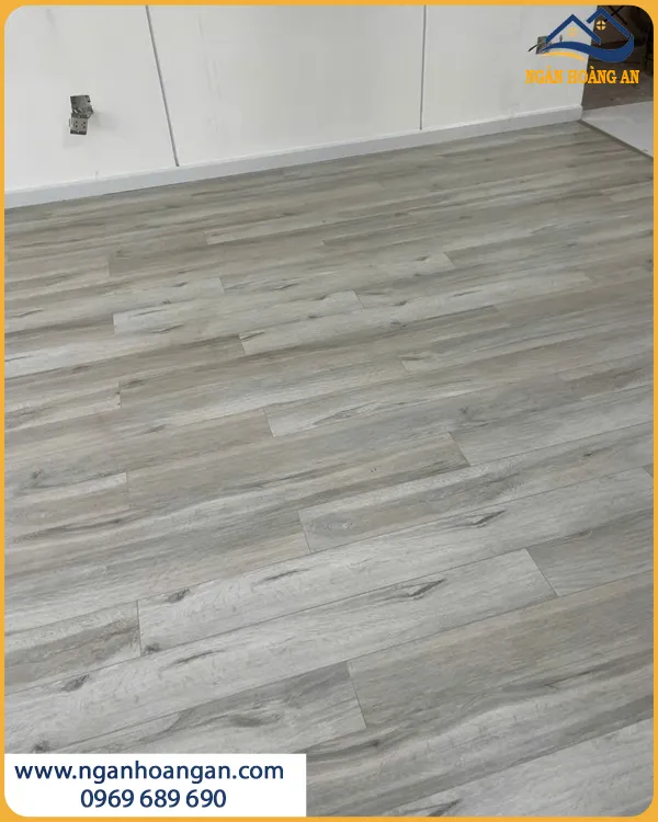 Thi Công Lát Sàn Gỗ Công Nghiệp Charmwood E862 Trọn Gói