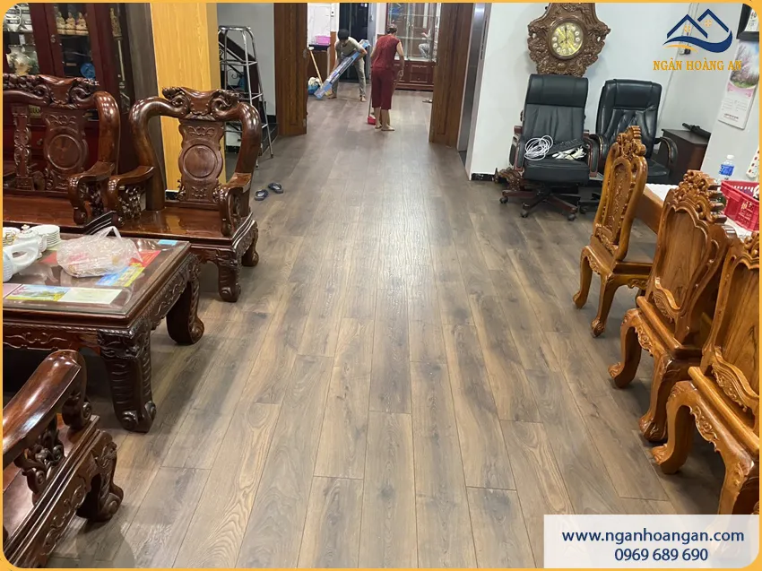 Thi Công Lát Sàn Gỗ Công Nghiệp Cho Phòng Khách Chuẩn Kỹ Thuật