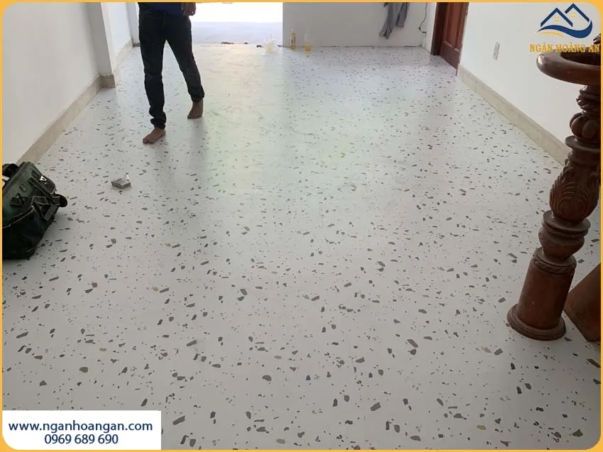 Thi Công Lát Sàn Nhựa Dán Keo Cho Phòng Khách Chuẩn Kỹ Thuật